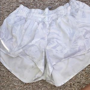 lululemon hotty hot shorts 2 inch